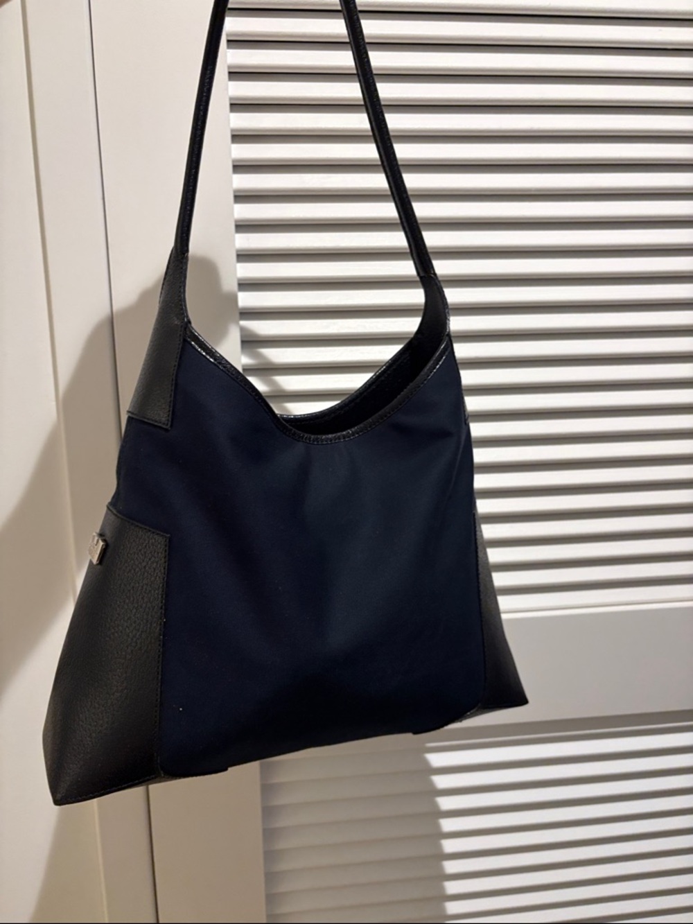 Salvatore Ferragamo Black Shoulder Bag - Picture 3 of 10